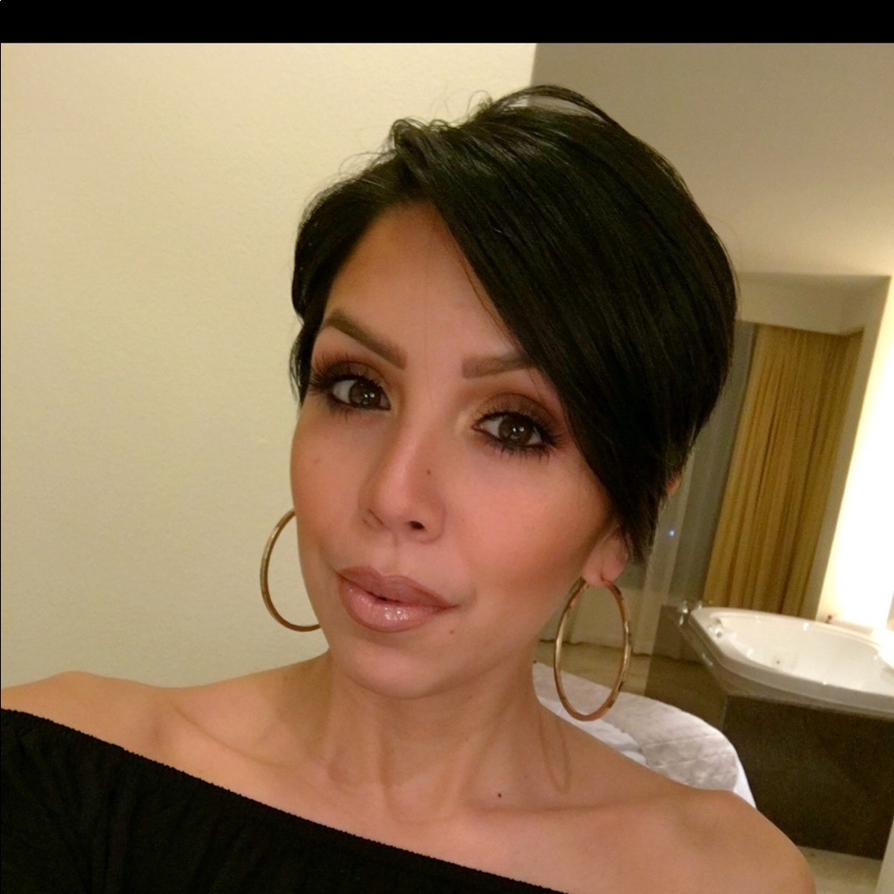 Meet your Posher, Stephanie